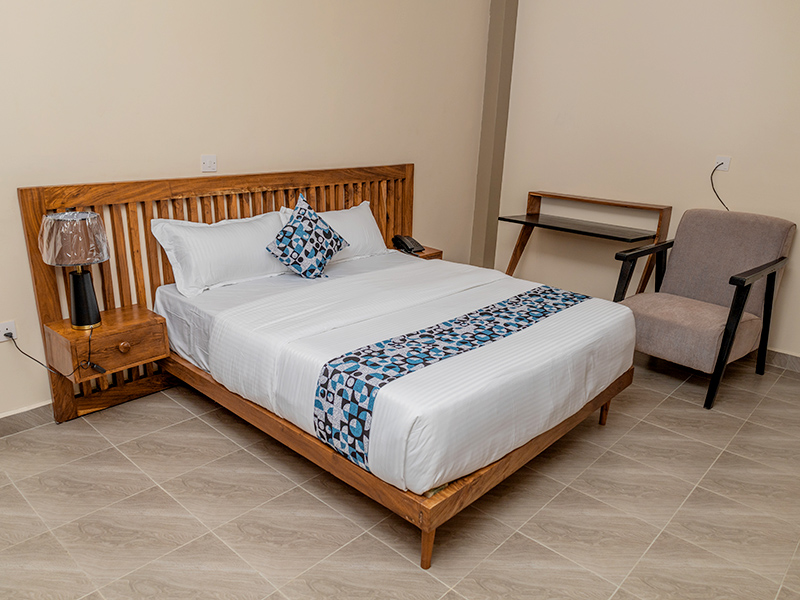 single_room_with_balcony_and_lake_view (13)