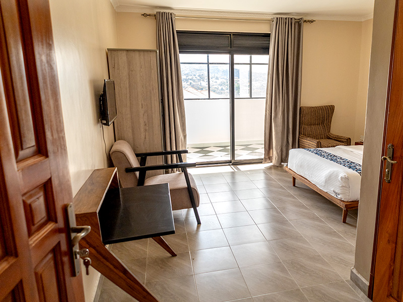 single_room_with_balcony_and_lake_view (4)