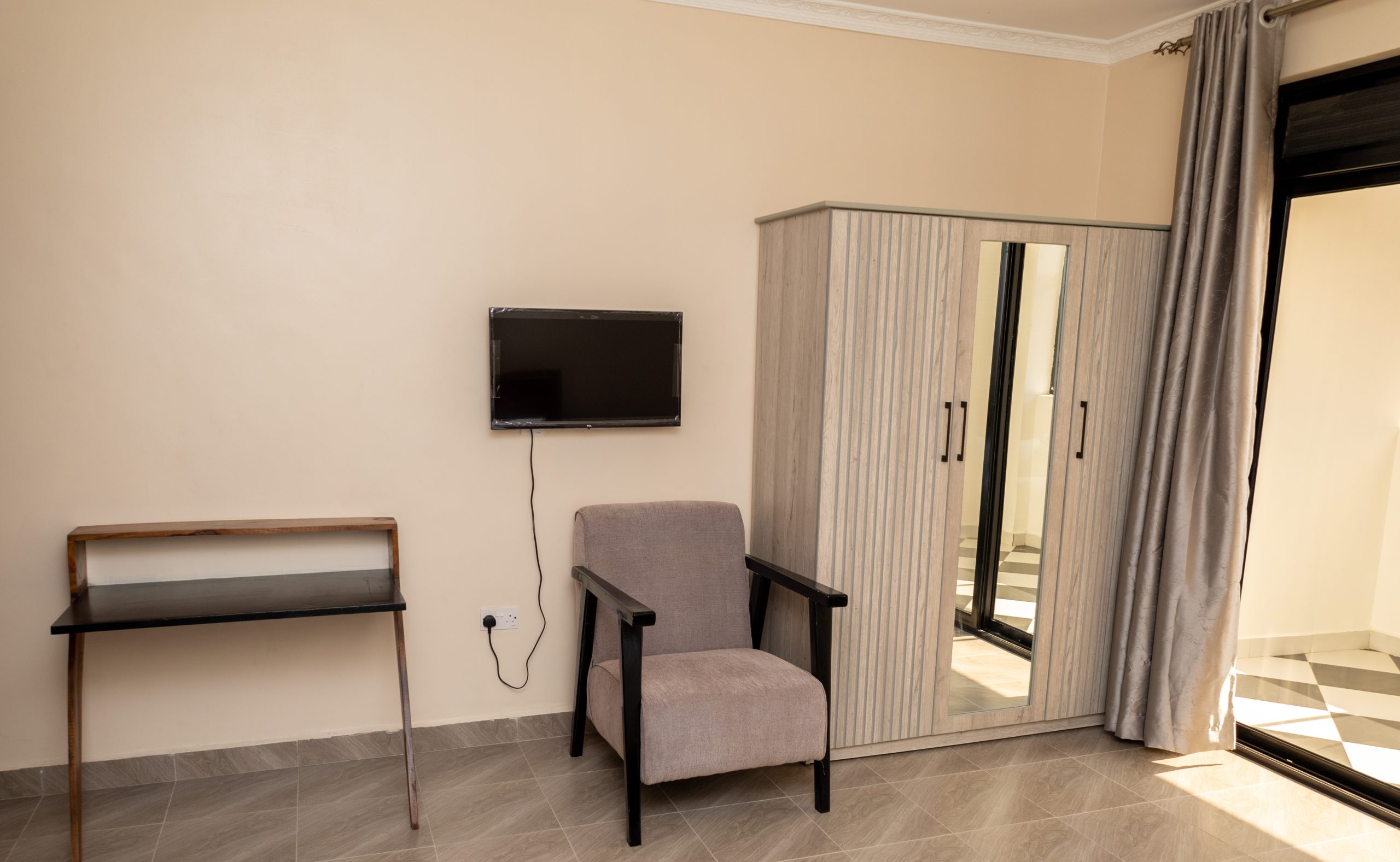 single_room_with_balcony_and_lake_view (7)
